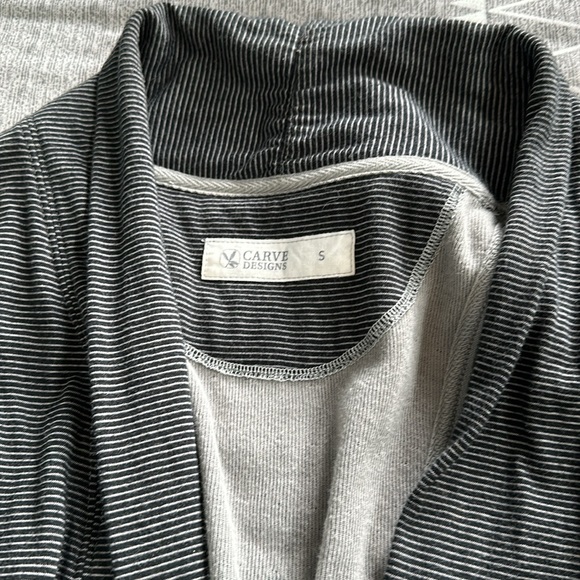 Carve cardigan, size small - Picture 2 of 5